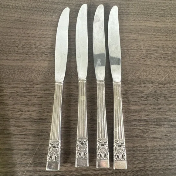 Vintage Oneida Community Silverplate Coronation Set‎ of 4 Dinner Knives 9 inch