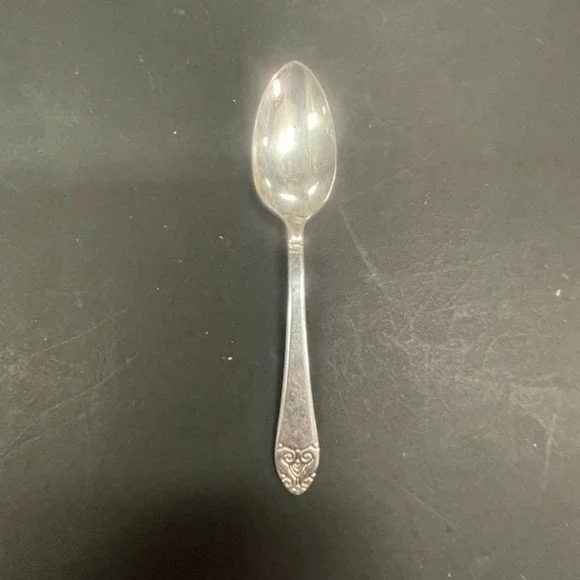 Victor Silver Co Waldorf-Astoria Hotel Silverplate Teaspoon 6 Inch Vintage‎ SS6