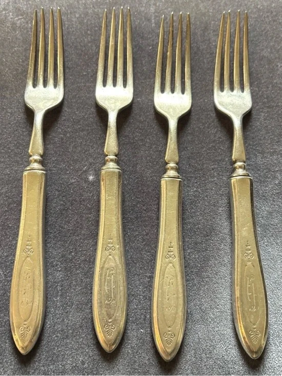 Set of 4 Vintage Oneida Community Plate Forks  Adam Pattern