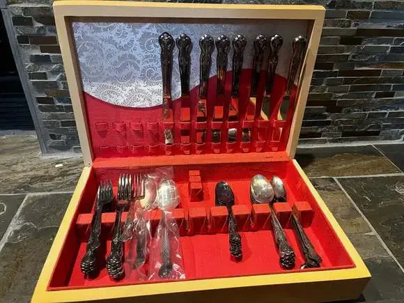 Vintage WM Rogers & Son Silverplate Flatware Set in Wooden Storage Case