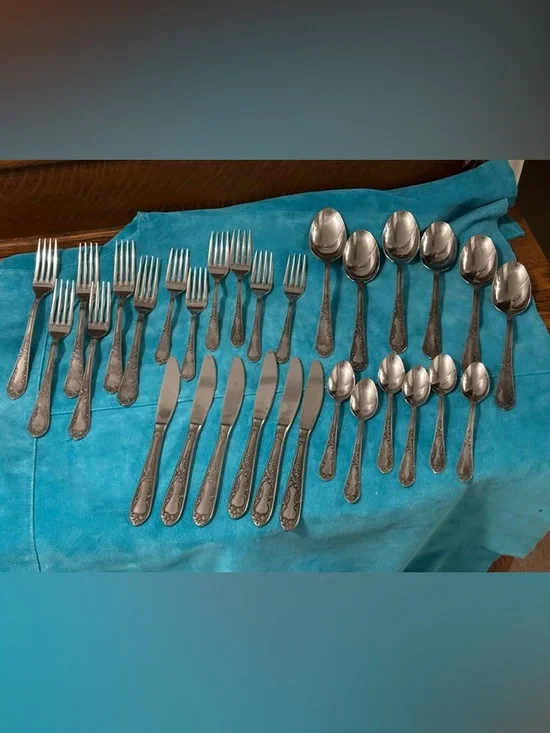 Amefa Scroll Holland Leaf Stainless Flatware (30 Pieces)
