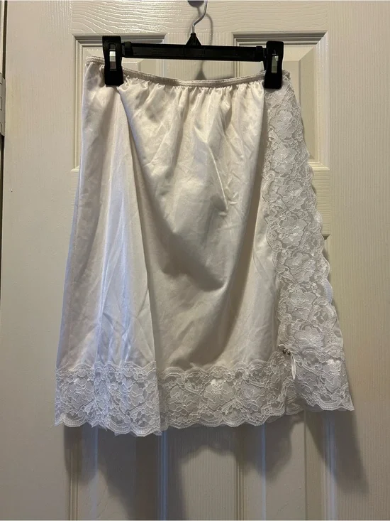 Ashley Taylor Vintage White Lace Trim Midi Half Slip
