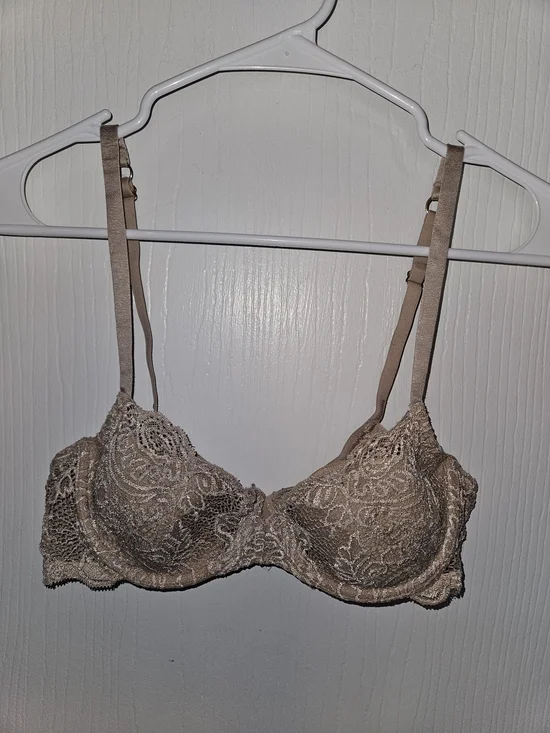 Victoria's Secret Lace Underwire Bra in Beige Taupe