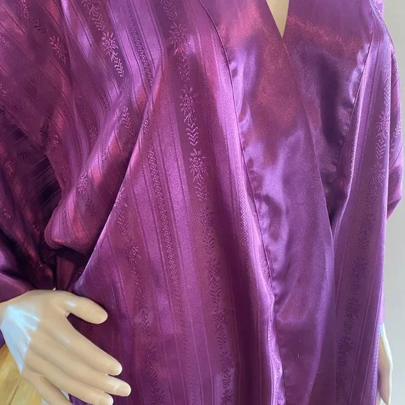 Vintage Victoria's Secret Gold Label Purple Silky long Robe Size M L No Belt