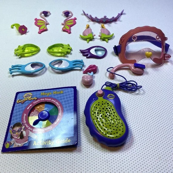 Cranium Giggle Gear Mega Mask Game Voice Changing Microphone Etc