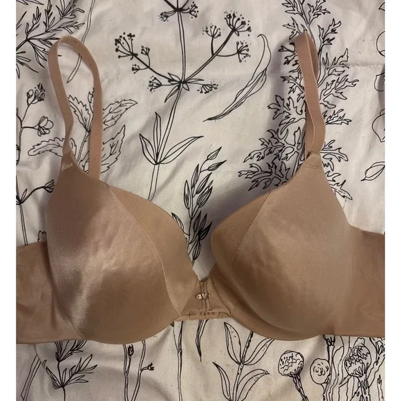 Vassarette Beige‎ Oh-So-Sleek Underwire T-Shirt Bra, Size 38C