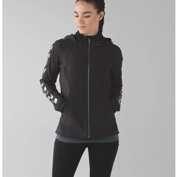 Lululemon Feelin' Frosty jacket size 4‎