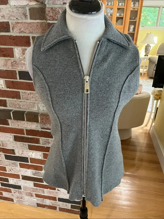 ZARA Gray Sleeveless Zip-Up Warm Back to School Knit Vest M NWOT