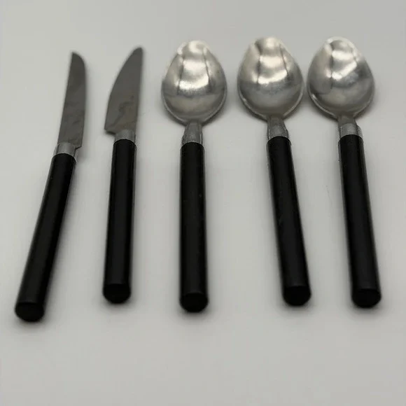 Vintage Style Stainless Steel Flatware 5pc Black Plastic Handles Knives Spoons