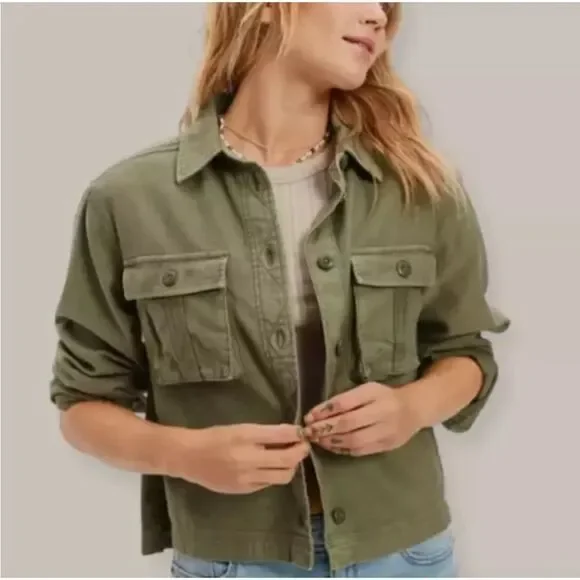 American Eagle Cropped Military/ Army Jacket with chest pockets size Large- NWOT