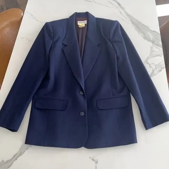 Vtg. Irene Hill Canada 100% Pure Virgin Wool Single Breasted Lined Blazer Size 8
