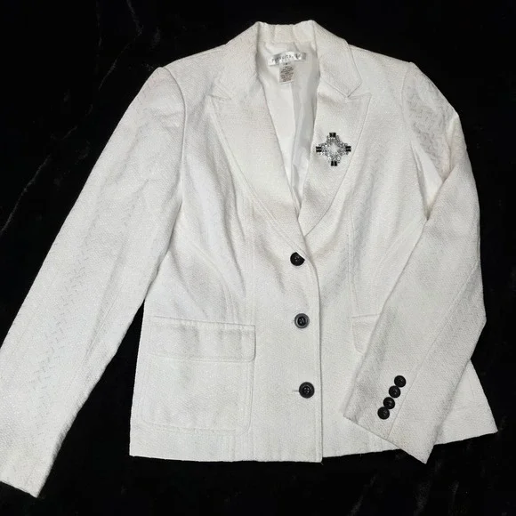 Pursuits Ltd Womens Blazer Size‎ 8 White Textured Shimmer 3 Button Jacket Brooch