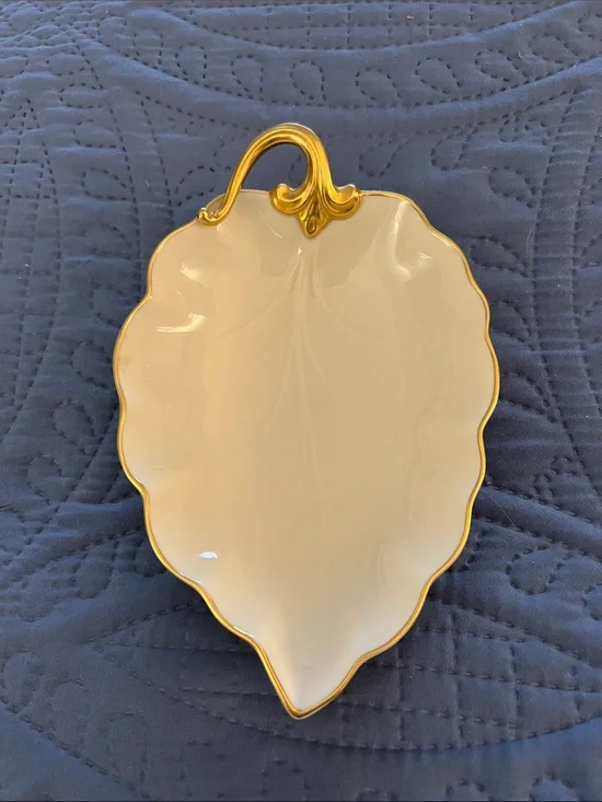 Lenox 24 kt Gold-Trimmed Leaf Shaped Porcelain Dish - Cream and Gold