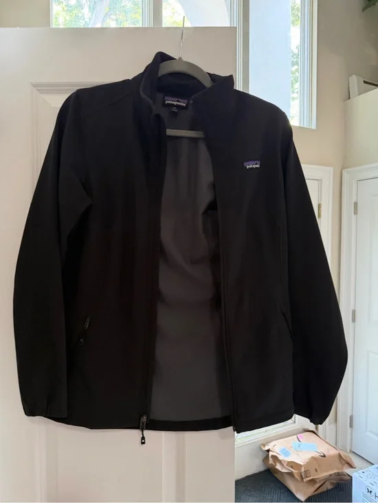 Patagonia Men’s Black Lightweight Softshell Jacket