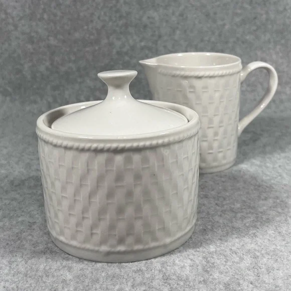 Oneida Basket Weave Wicker White Creamer & Sugar Bowl Set with Lid Stoneware‎