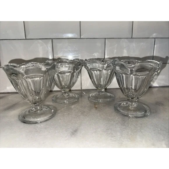 Vintage Anchor‎ Hocking Sundae Petal Fluted Lettuce Ice Cream  Sherbet GW003