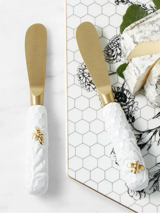 NWT Williams Sonoma Honeycomb Cheese Spreaders, Set of 2