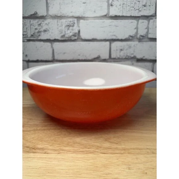 Red Pyrex Mixing Bowl 2 Qt. #024 USA Vintage