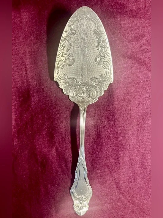Standard Silver Co. / St. Louis | Silver-Plate Antique Cake Server | 1900s