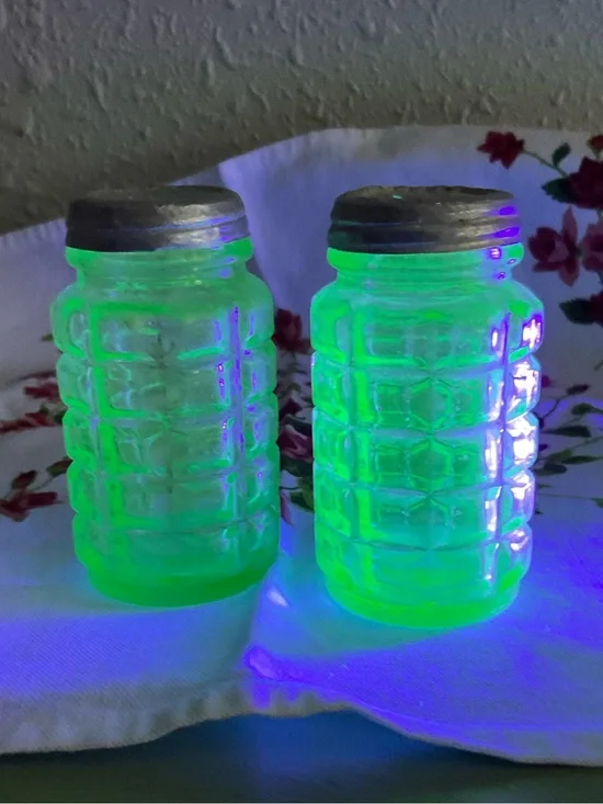 Vintage Uranium anchor Hawking glass salt and pepper shakers