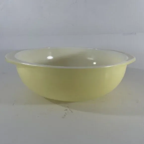 Pyrex Lime/Yellow Round Casserole Dish 024 2 Qt.