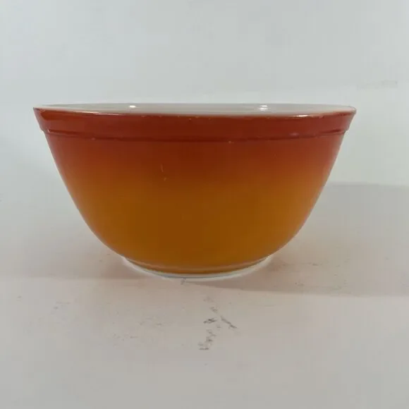Pyrex Mixing Bowl, Orange Red Ombre Flameglo #402  2-1/2 Qt, Made in USA, NICE!