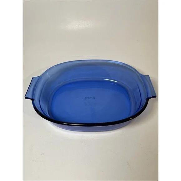 Pyrex Cobalt Blue Oval Shaped 2QT Capacity 1980s Casserole Dish 702 Vintage
