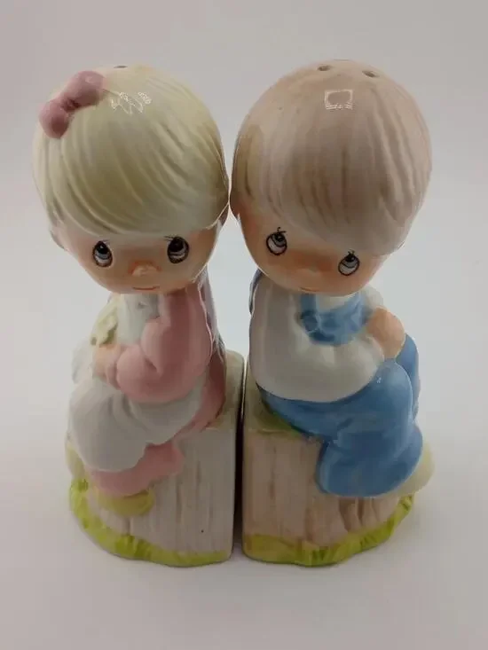Gibson Precious Moments Salt & Pepper Shakers Glossy Girl & Boy On Stump