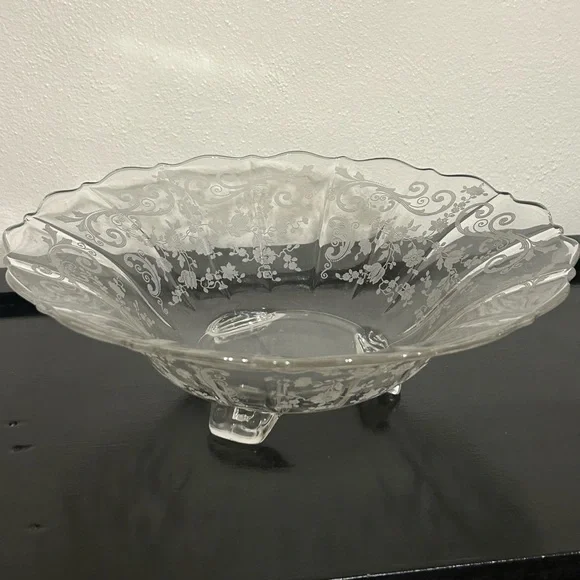 Cambridge Chantilly Etched‎ 3 Footed Pedestal Glass Bowl