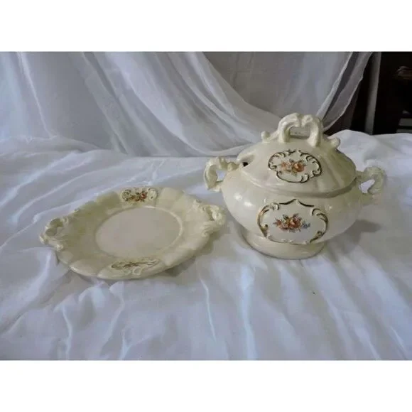 vtg. cream ceramic soup tureen with lid and underplate, gold trim