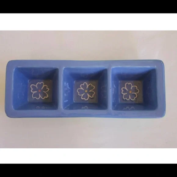 Blossoms and Blooms Divided Dish Blue‎ & Lime Green