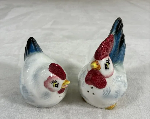 Vintage Japan Kitschy anthropomorphic Wht/Blue Rooster/Hen Salt & Pepper Set