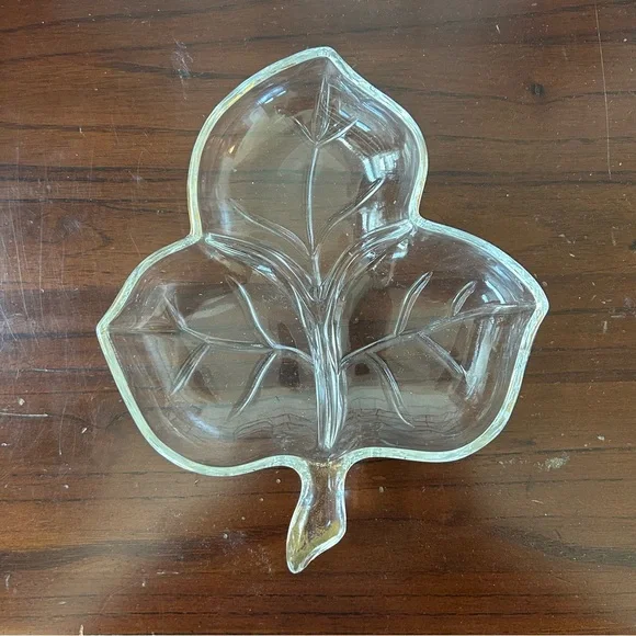 4/$15 One Clear Leaf-Shaped Glass Dish