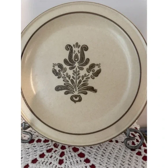 Vintage Pfaltzgraff Village‎ Bread /Salad Plates 7