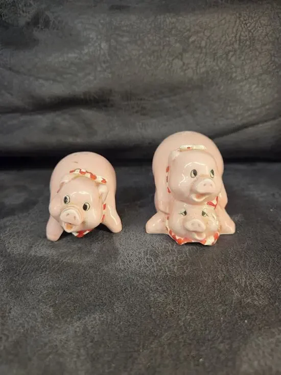 Vintage Pink Pig Salt & Pepper Shakers Piggyback Stacking Anthropomorphic Japan