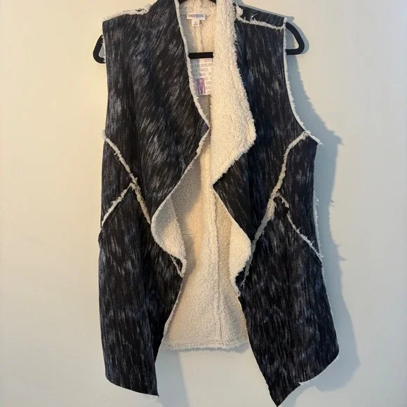 Lularoe Marlow Medium‎ New w Tags Faux Fur Vest Women's Blue & Black