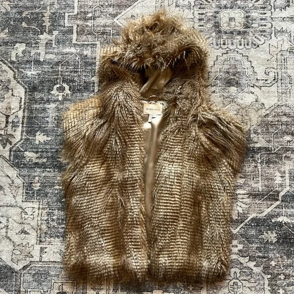 BCBGeneration‎ Faux Fur Hooded Vest Size M/L Excellent Condition!