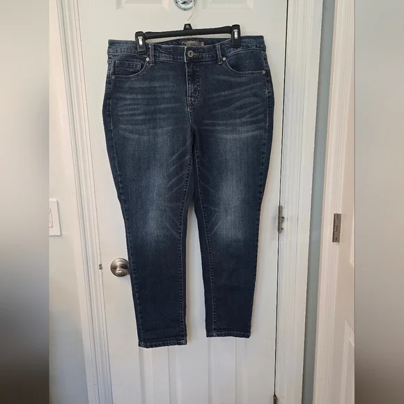 Torrid Women's Blue Jeans, Boyfriend Vintage, Size 14, Cotton & Spandex (1112)