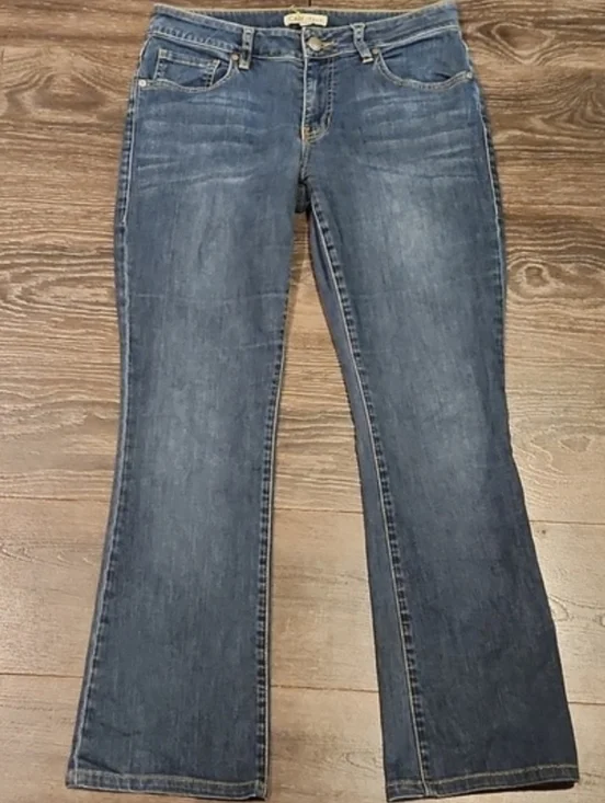 ❤️ CABI LOW RISE BOOTCUT JEANS, 6S  (28 SHORT)