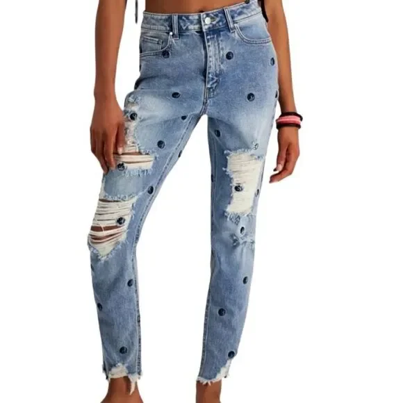 TINSELTOWN embroidered yin yang Frayed Hem Destructed Mom Jeans size 9