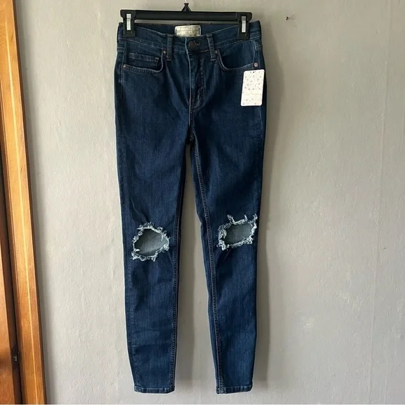 Free People Distressed Skinny Jeans Size 25 NWT