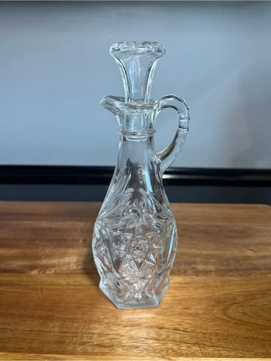 Vintage Clear Glass Starburst Oil & Vinegar fluted Curet w/ stopper Curry 8
