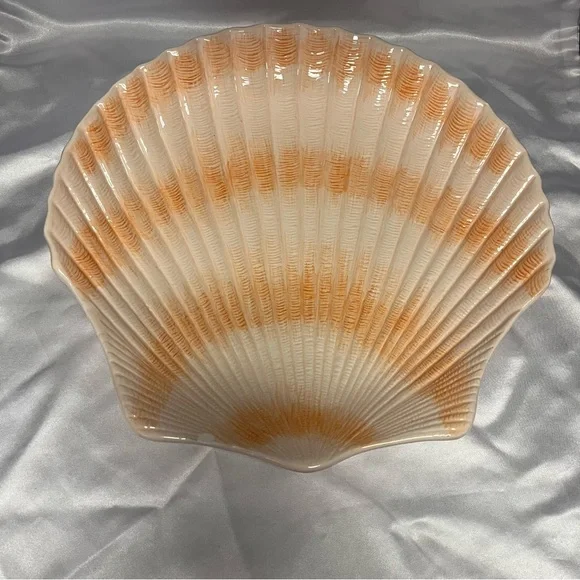 Cardinal,‎ INC. • Light Peach Shell Platter