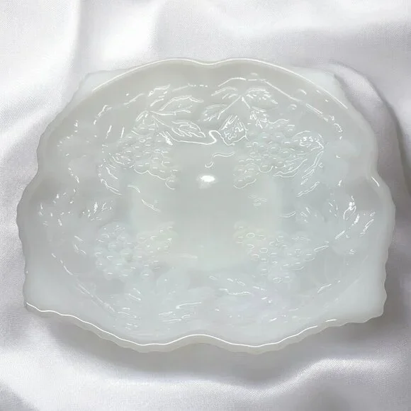 Indiana Glass Harvest Grape Milk Glass Plate 10 Inch