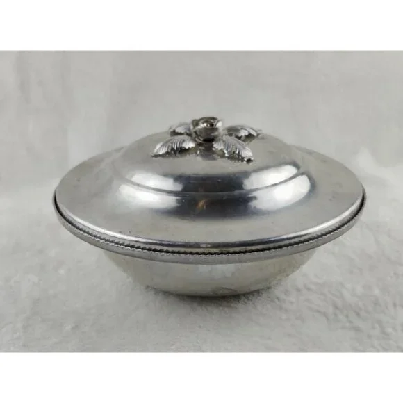 Vintage Serving Dish Aluminum Bowl w/lid Silverlook Hand Wrought Rose PressedTin