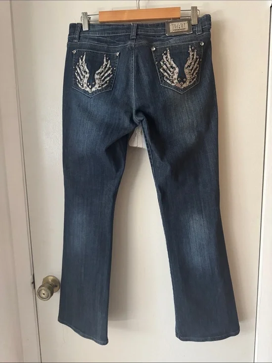Women's Dark Wash Embellished Back Pocket Jeans