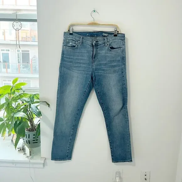 Gap Light Blue Girlfriend Jeans Size 30