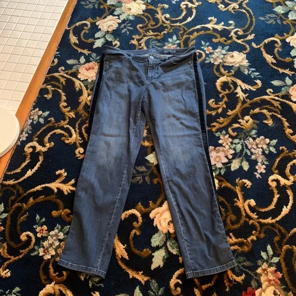 J.jill Denim side stripe authentic fit slim‎ ankle stretch jeans. Pre-loved