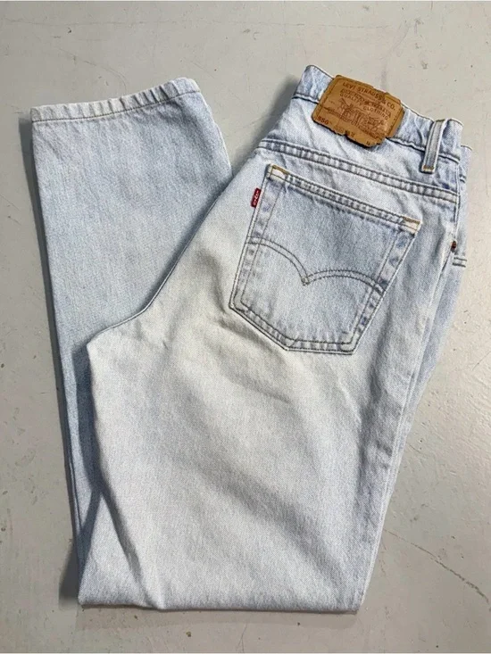 Vintage Levis 550 Womens 12 Reg Jeans Relaxed Tapered Leg Blue Light Wash 90s