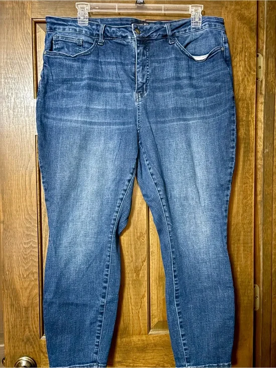 Judy Blue Midwash Blue Ankle Jeans
